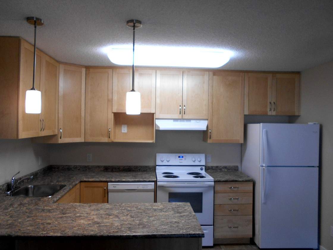 Tudor Village - Photo 2