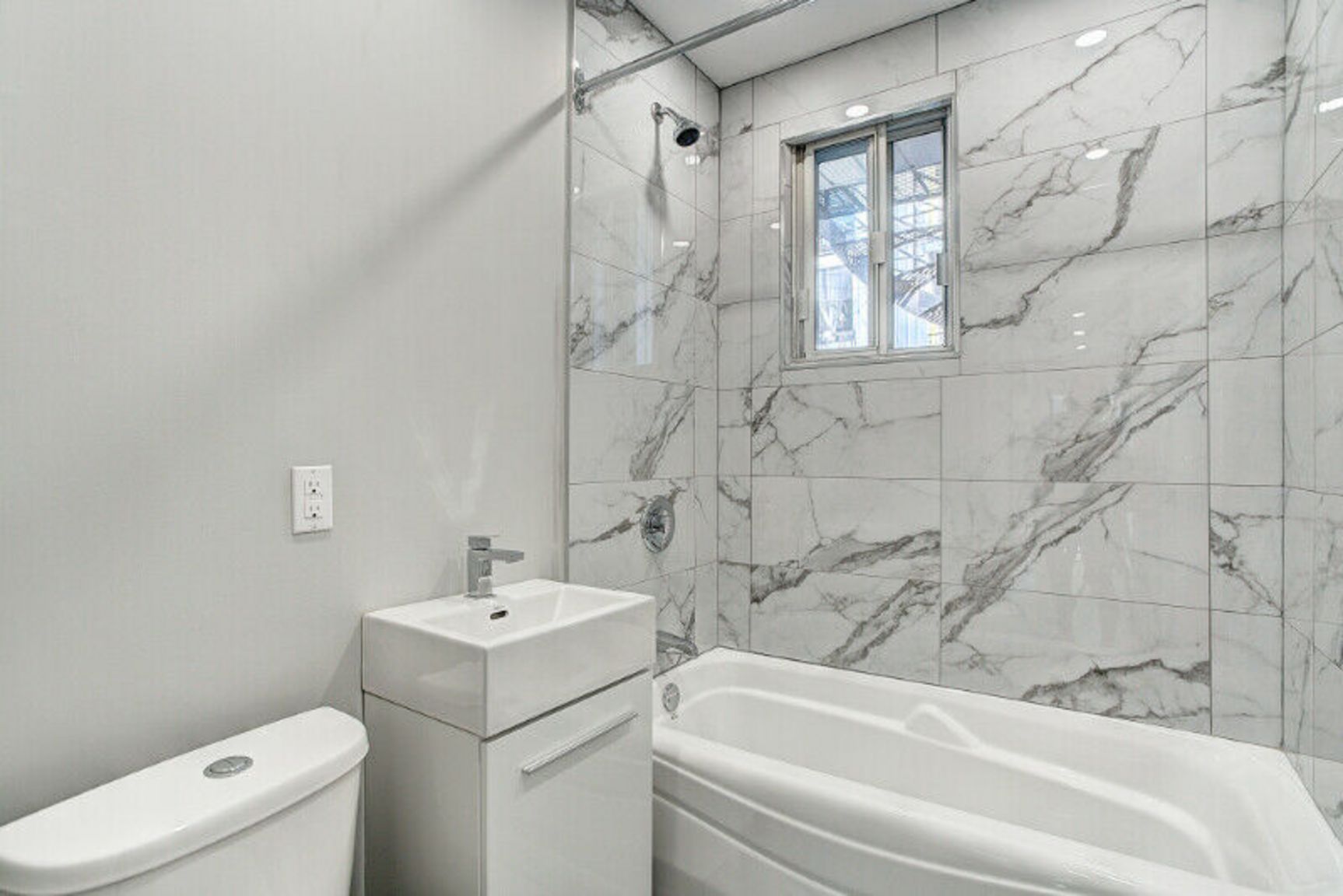 623 Woodland - Photo 5