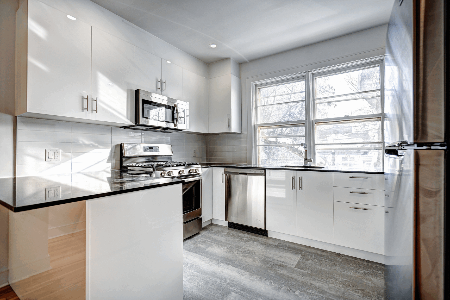 6645 Terrebonne - Photo 3