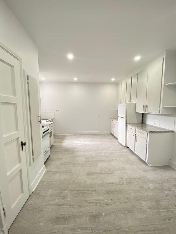 5821 CHEMIN COTE ST LUC