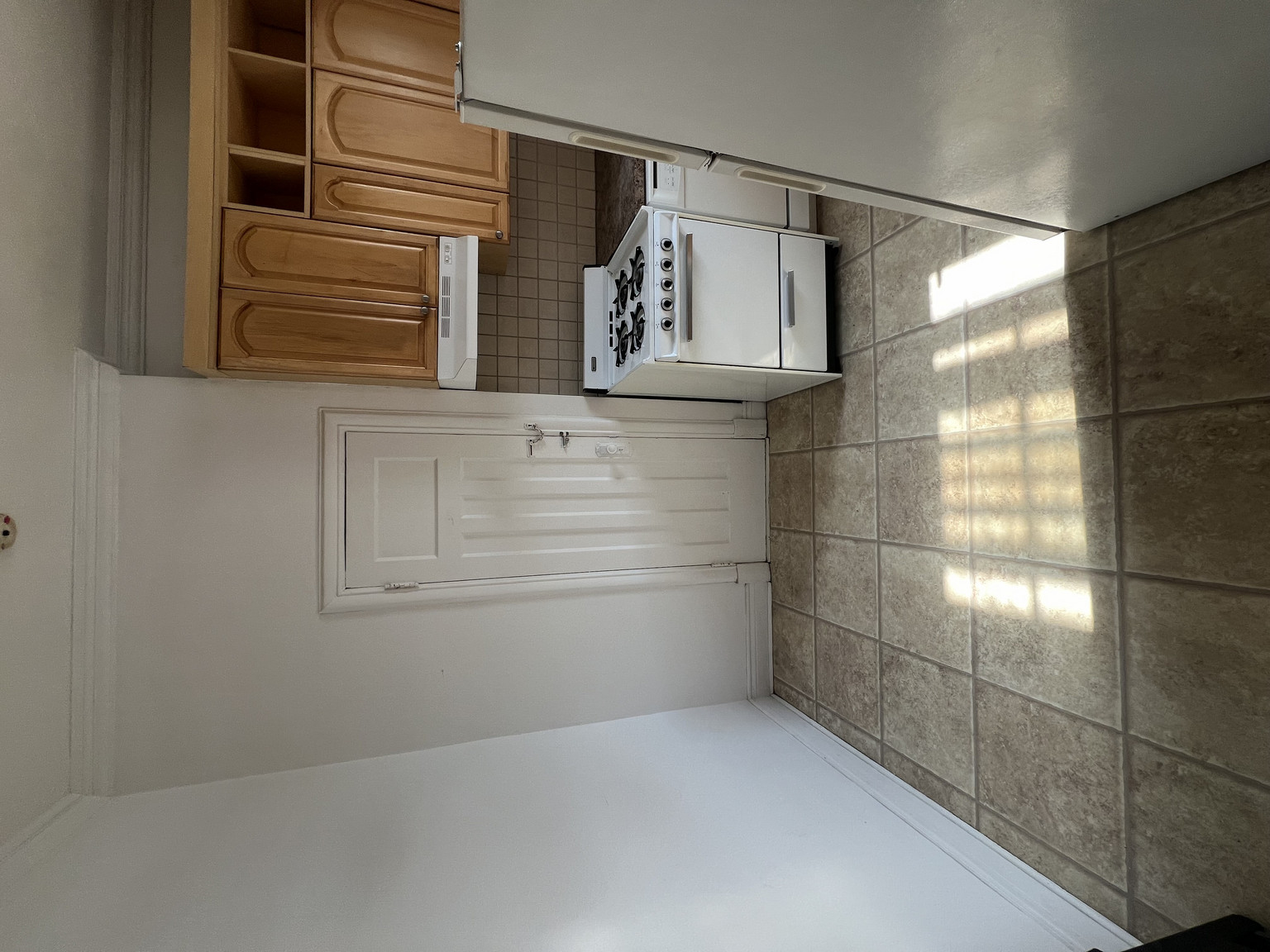 2384 Beaconsfield - Photo 4