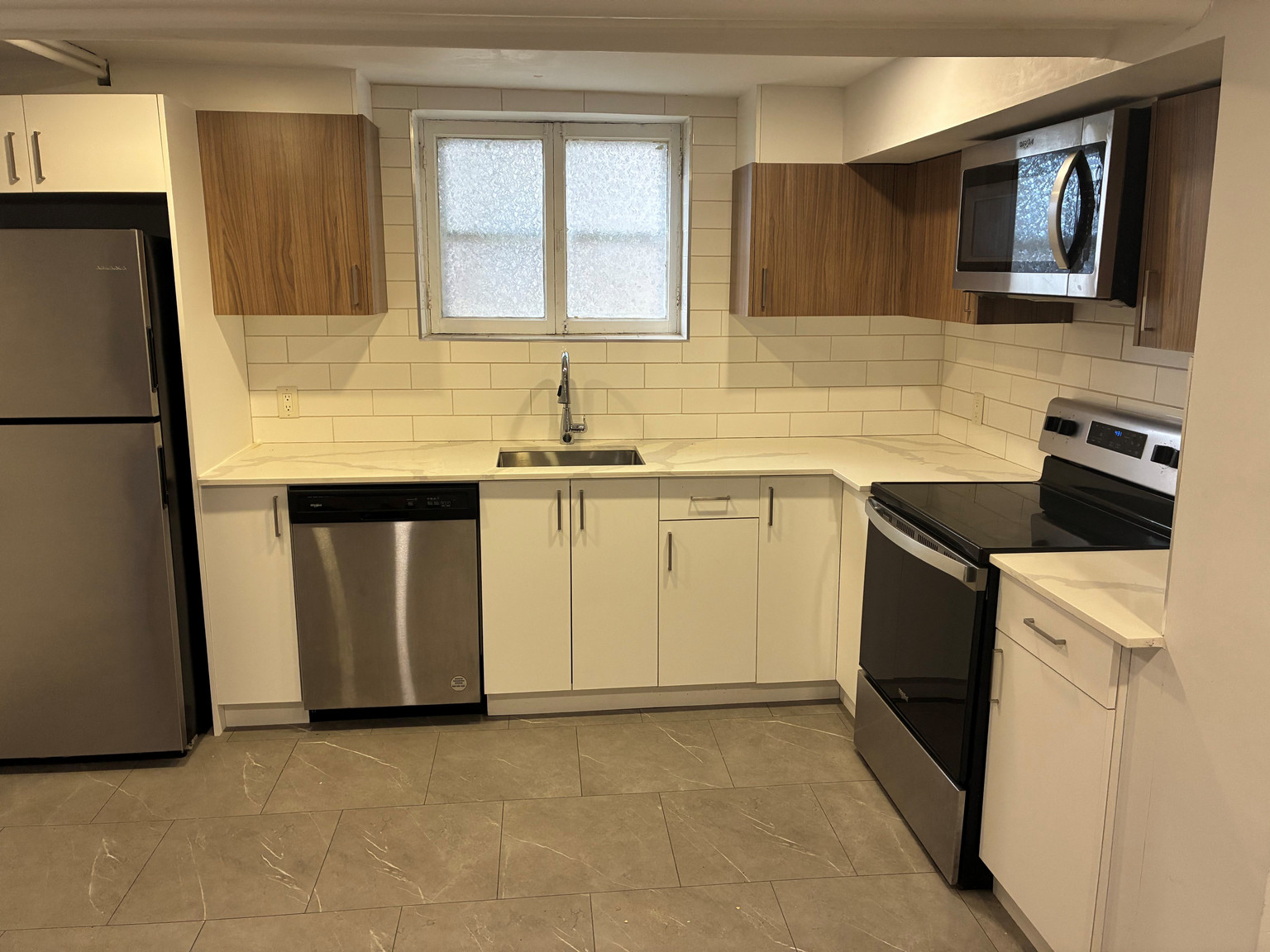 2384 Beaconsfield - Photo 2