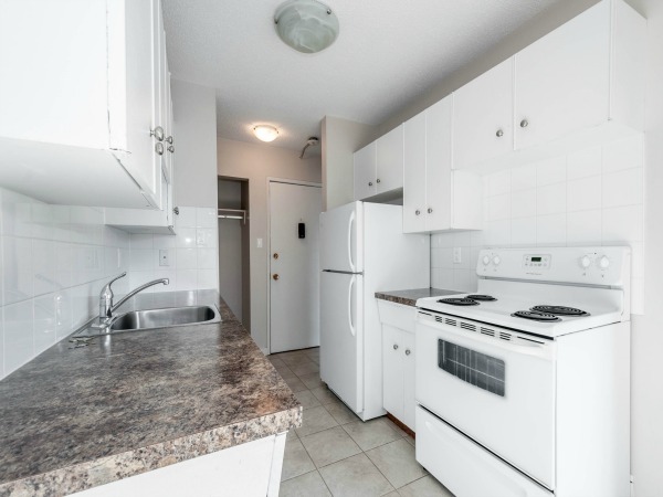 Elmwood Apartments - Photo 2