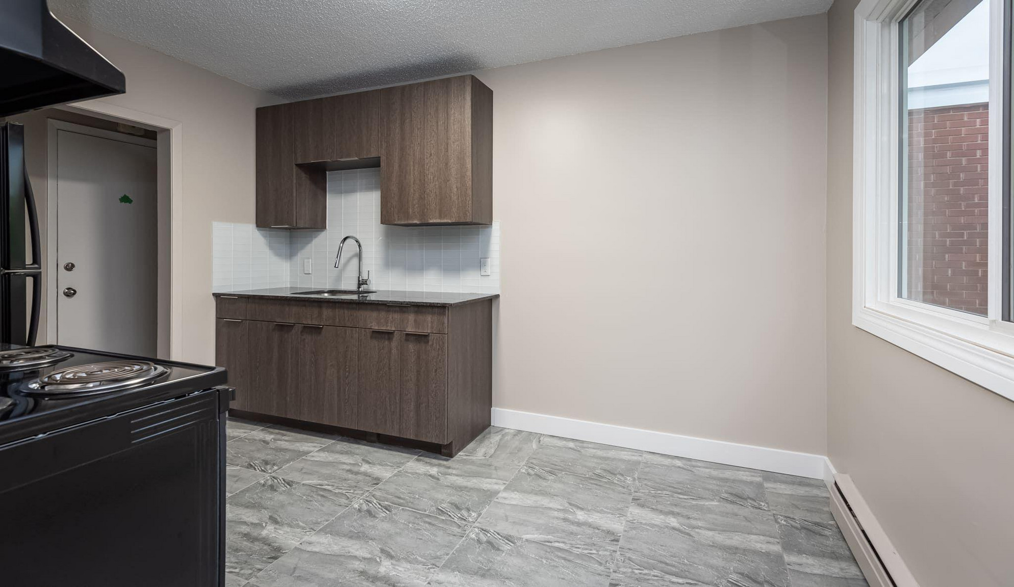 West Villa - Photo 2