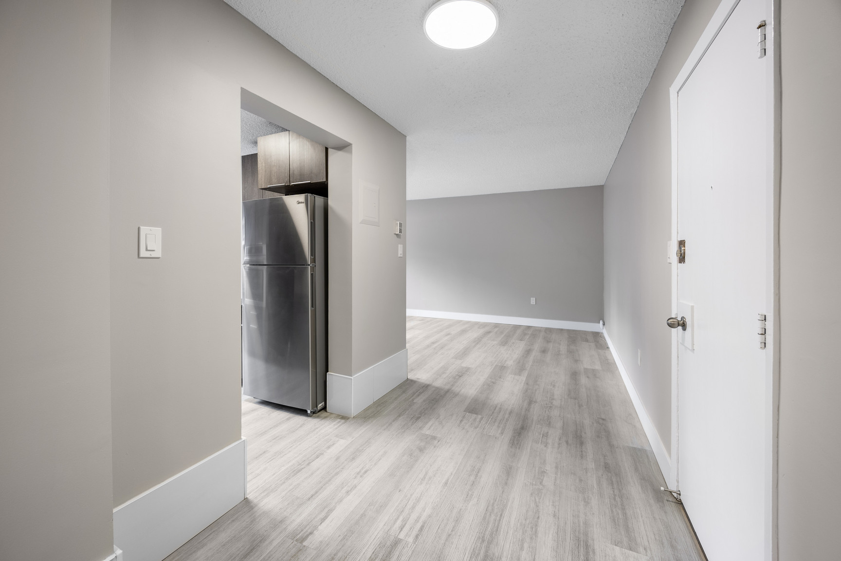 St. Charles Apartments - Photo 4