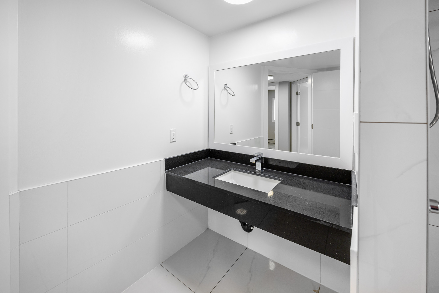 St. Charles Apartments - Photo 7