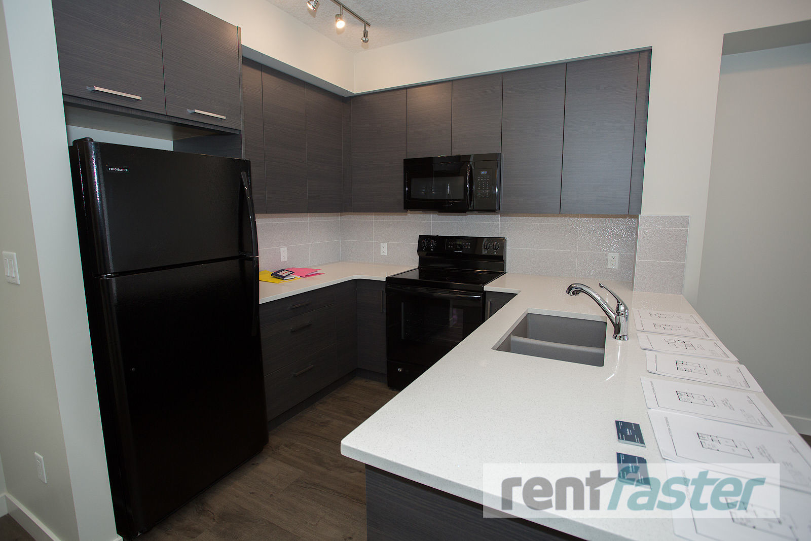 Victoria Crossing Griesbach - Photo 4