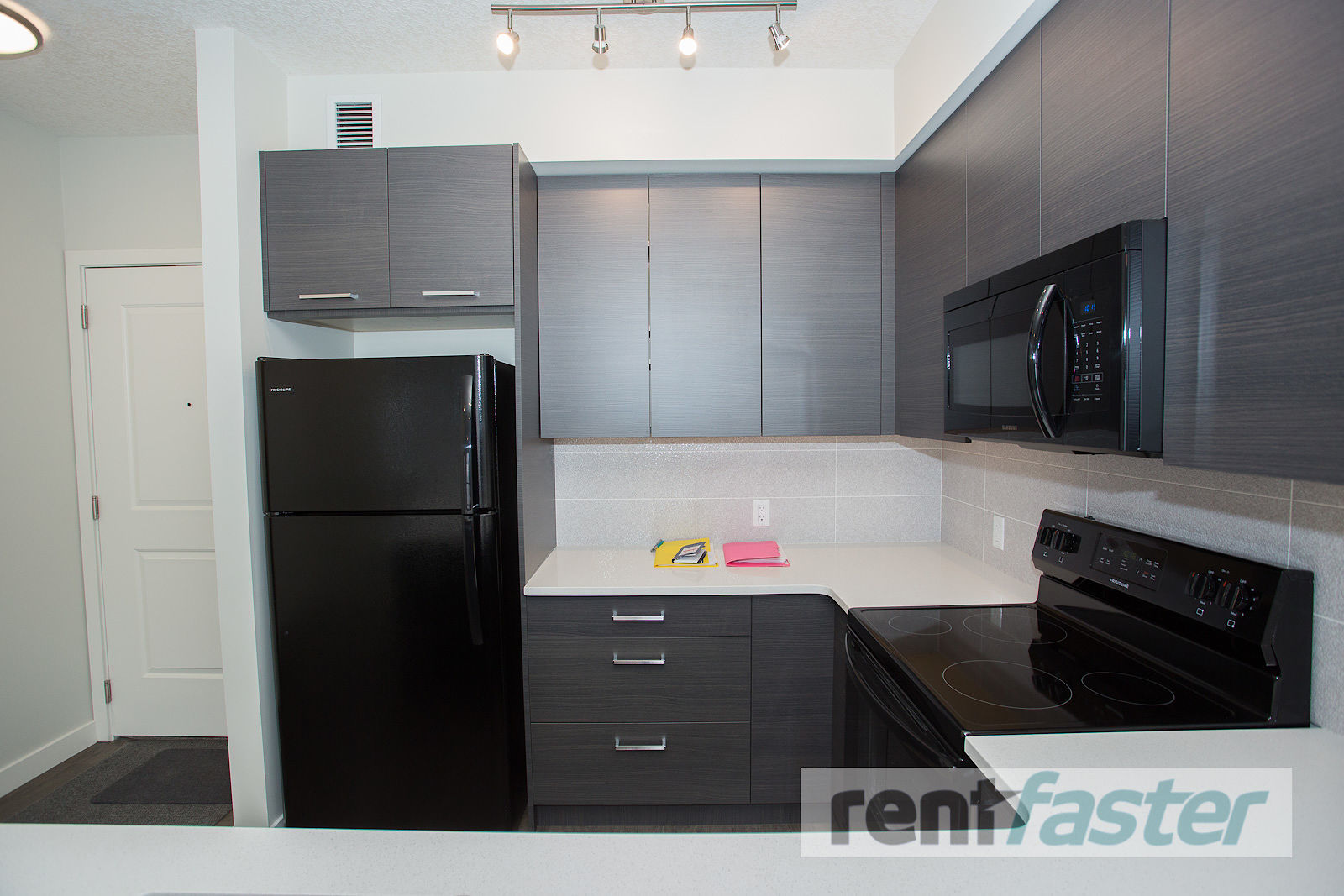 Victoria Crossing Griesbach - Photo 6