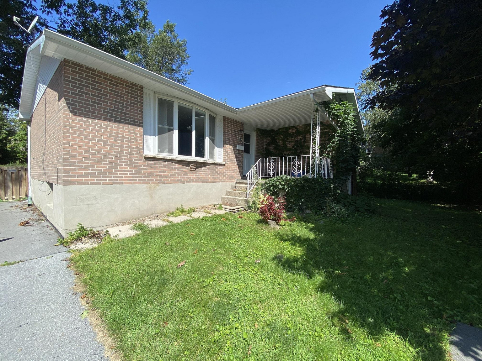 587 Bourne Place - Photo 4