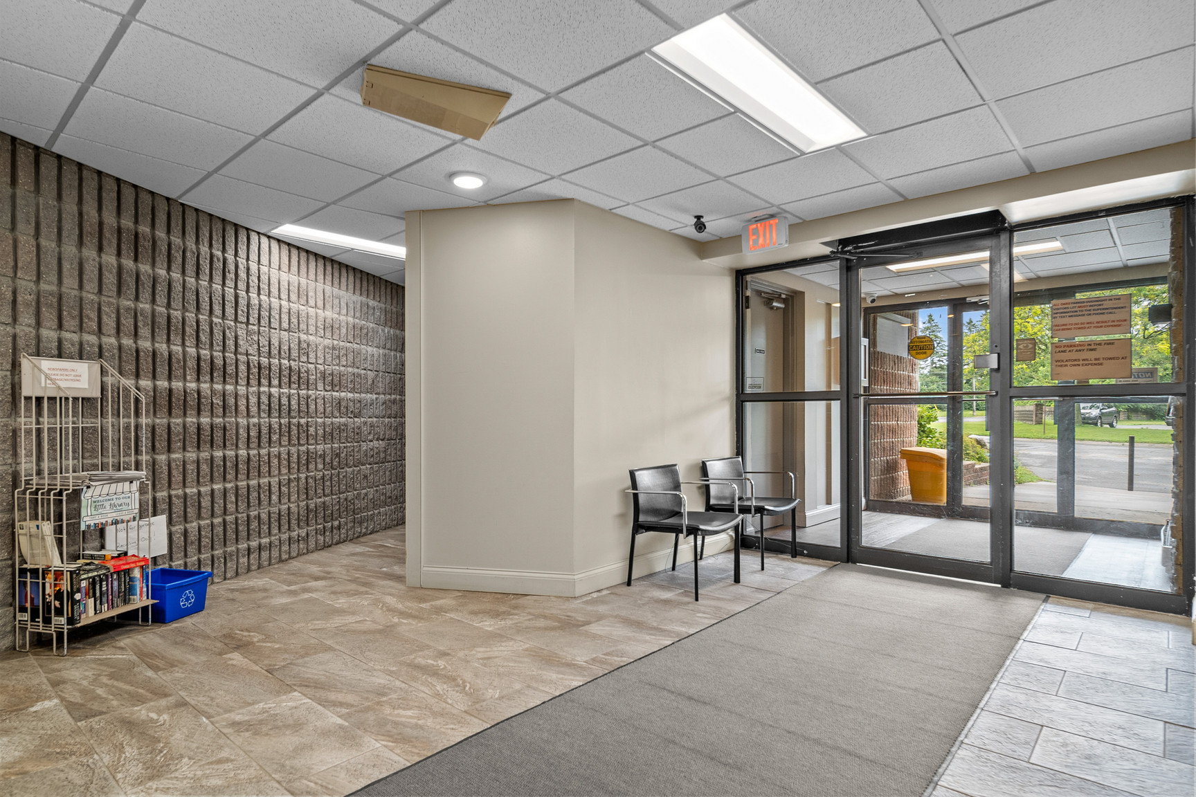 301-17 Eldon Hall Place - Photo 24
