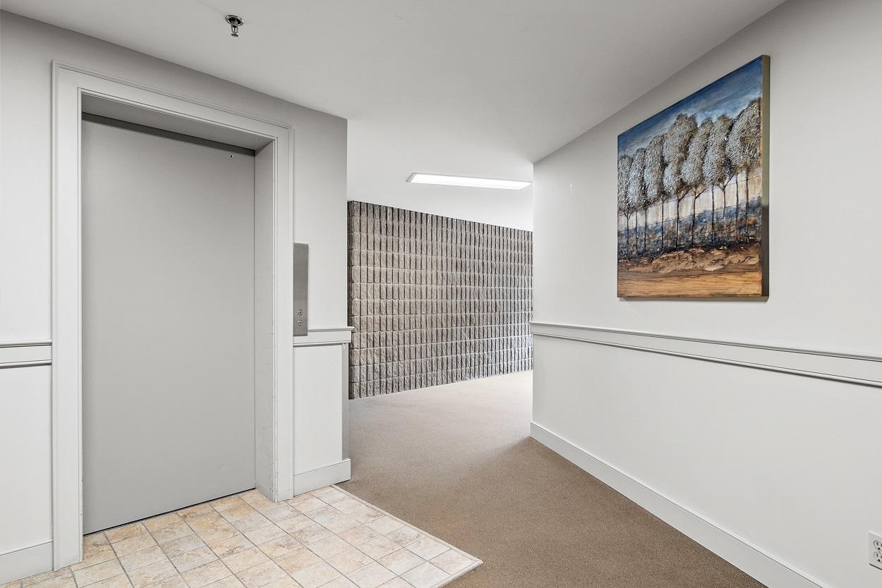 301-17 Eldon Hall Place - Photo 20