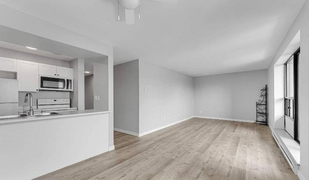 301-17 Eldon Hall Place - Photo 6