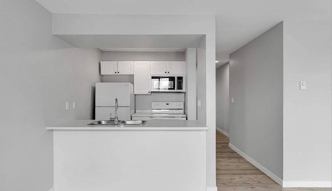 301-17 Eldon Hall Place - Photo 4