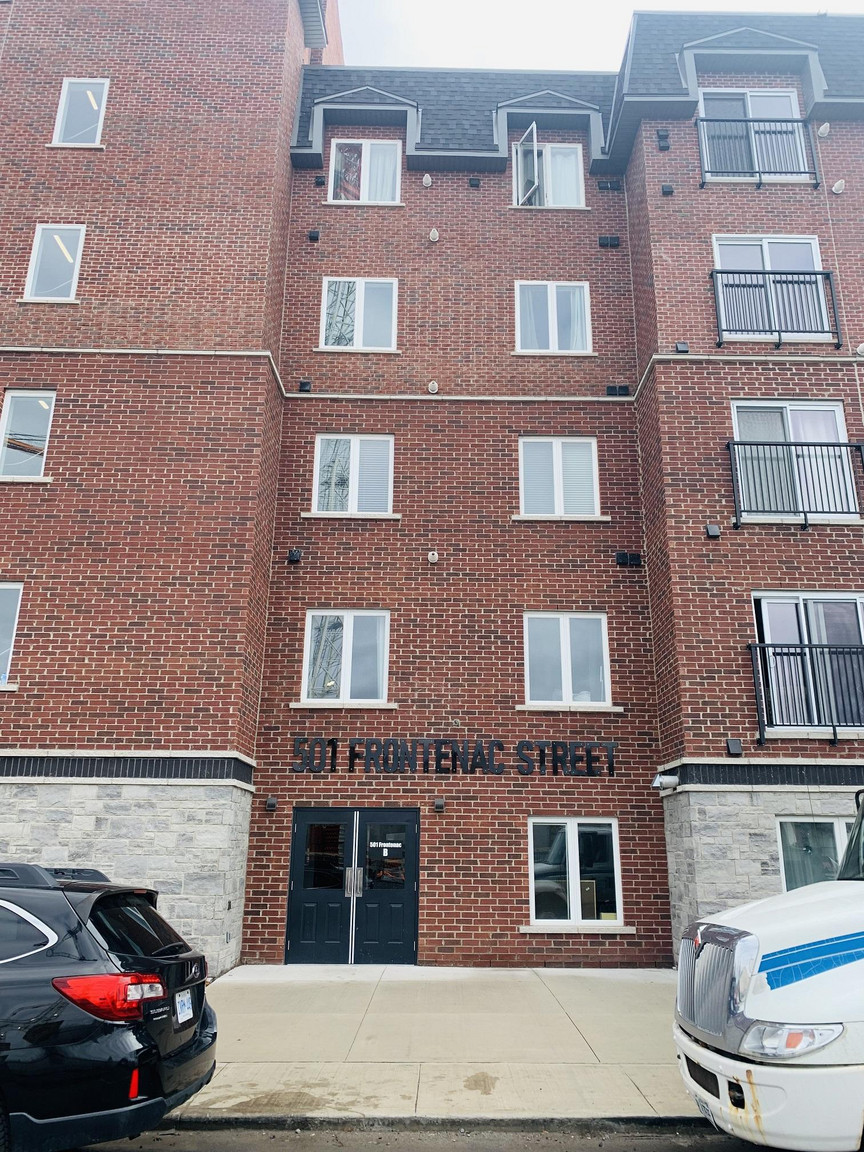 512-501 Frontenac Street