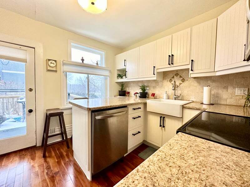 19 Desjardins Ave Unit 1 - Photo 2