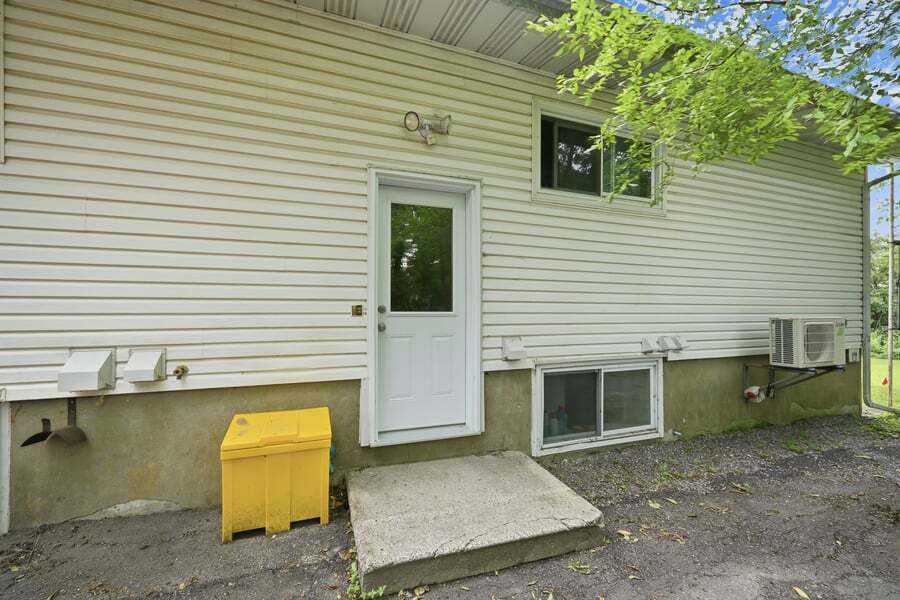 1225 Old Montreal Rd Unit 4 - Photo 2