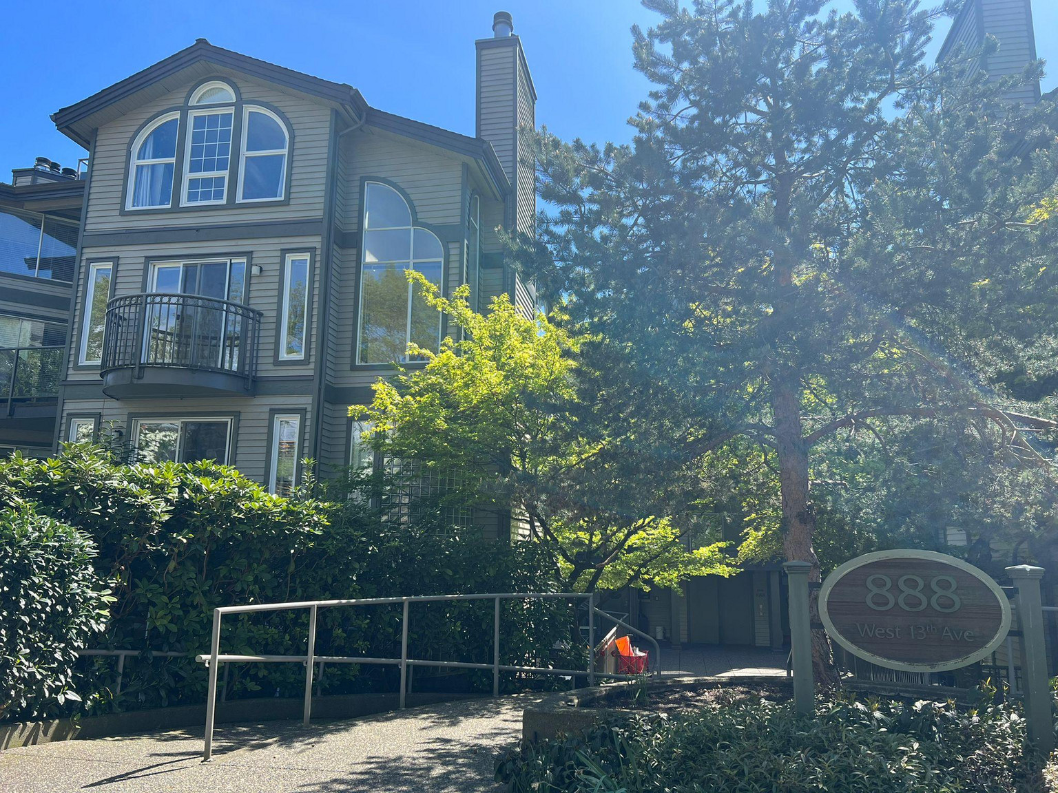 201 - 888 West 13th Avenue - Photo 19