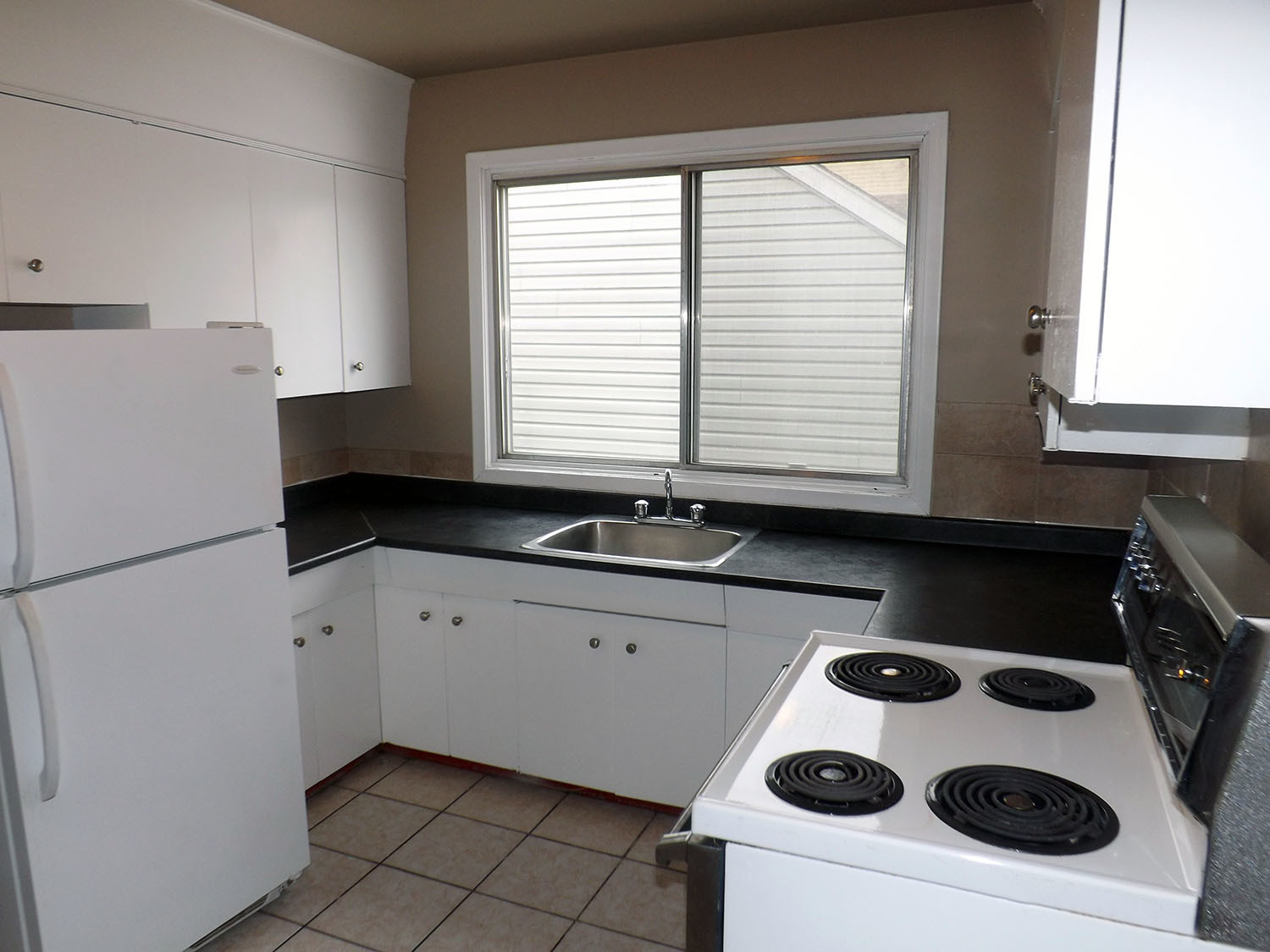 College Cove - Photo 3