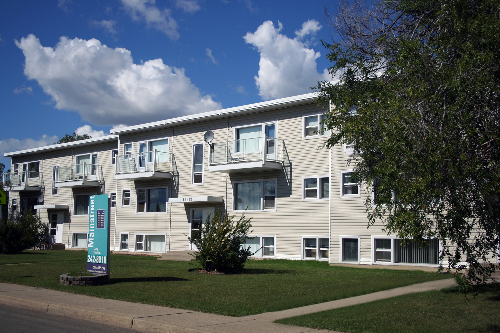 Pride Apartments - Bachelor 2