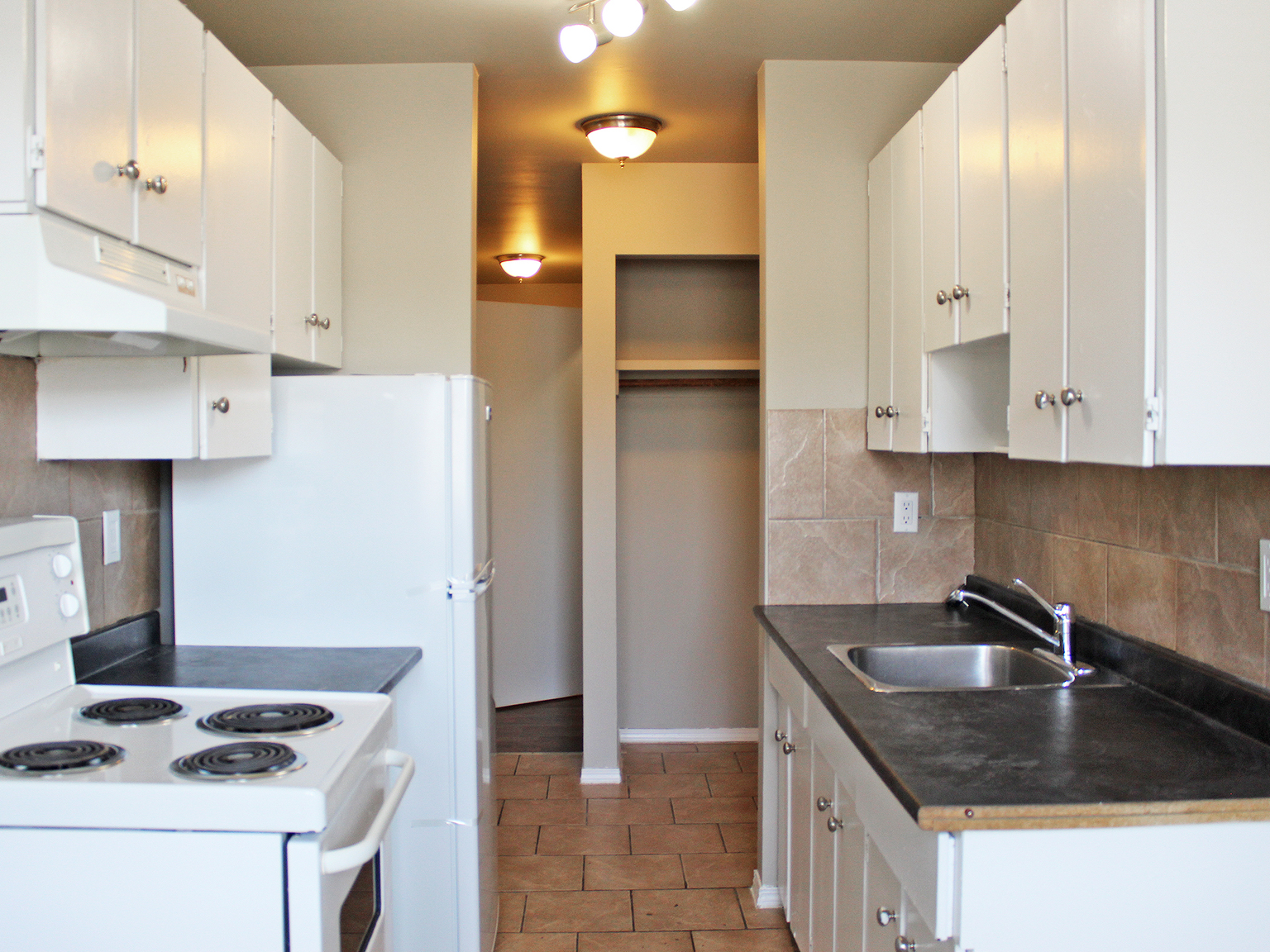 Taurus Apartments - Photo 4