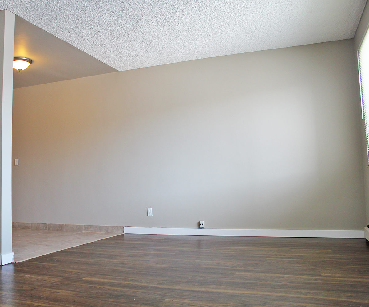 Plaza Manor - Photo 4