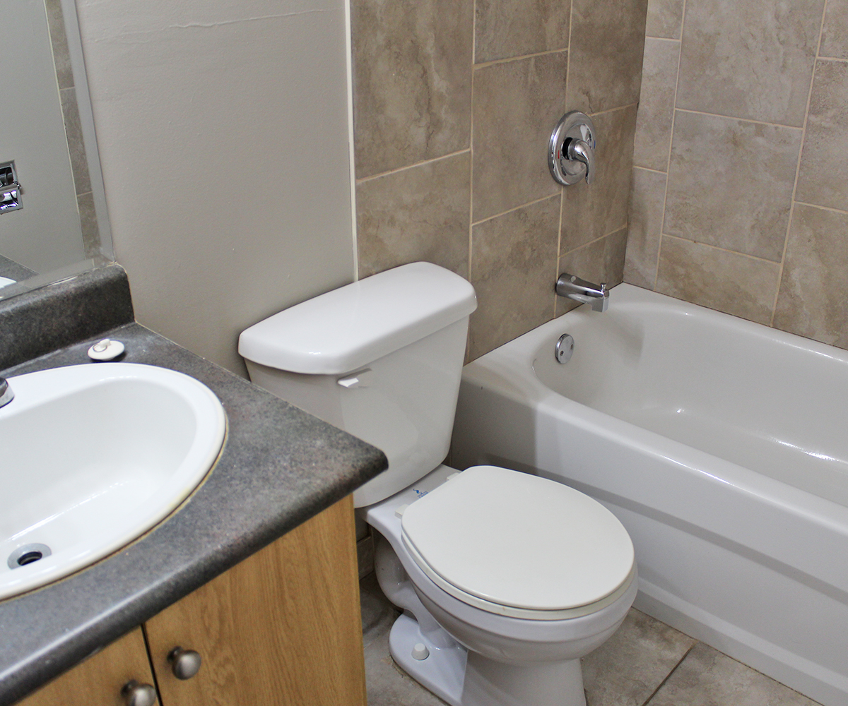Plaza Manor - Photo 7