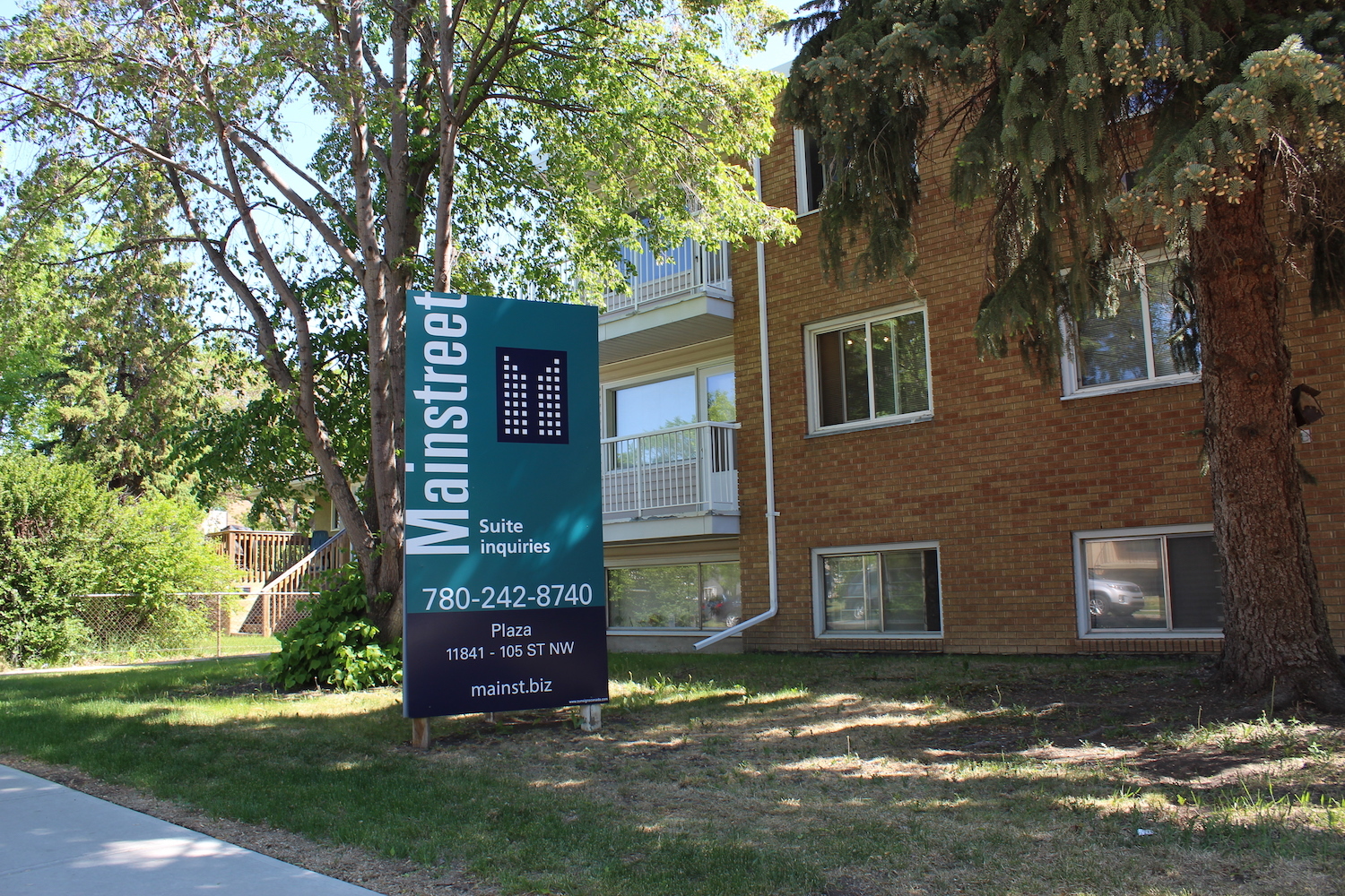Plaza Manor - Photo 9