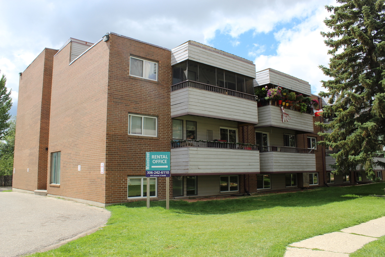 Lynden Court - Photo 2