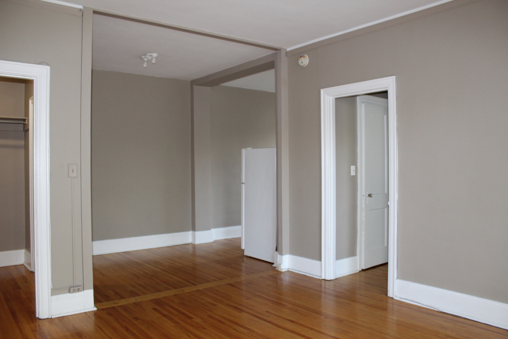 Kewanee Manor - Photo 4