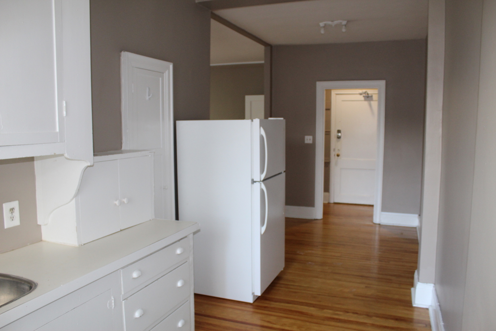 Kewanee Manor - Photo 8