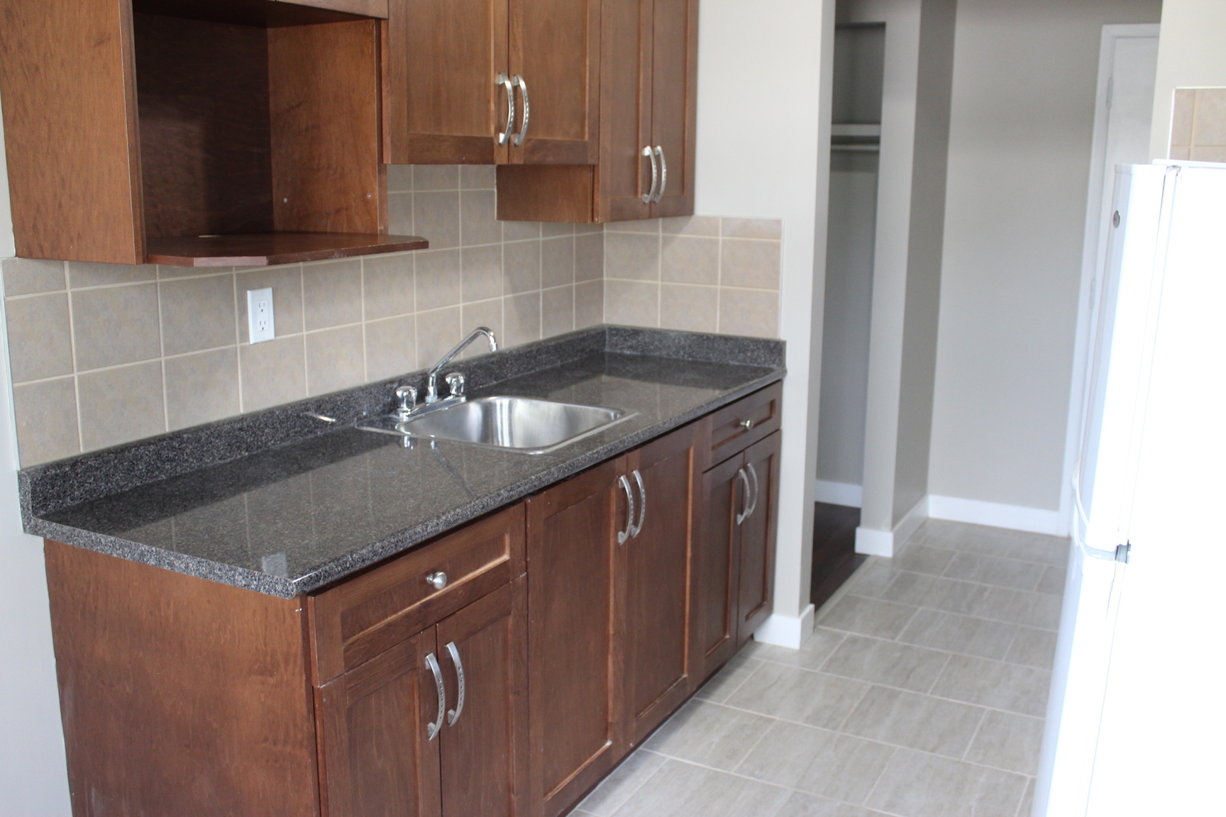 Willow Apartments - Photo 4