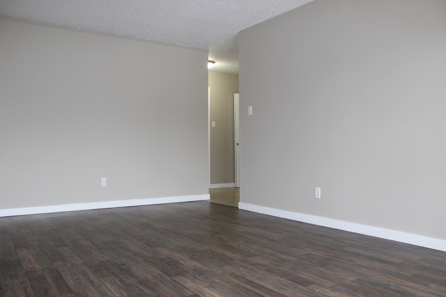 Shirley Manor - Photo 4