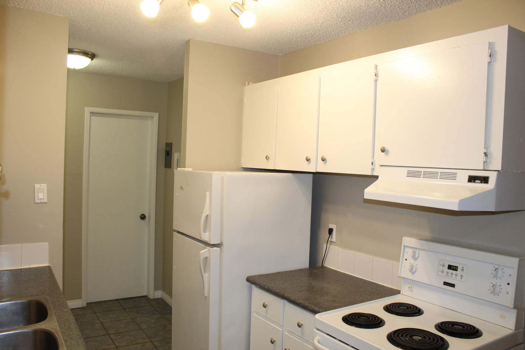 Seventh Street Manor - Photo 12