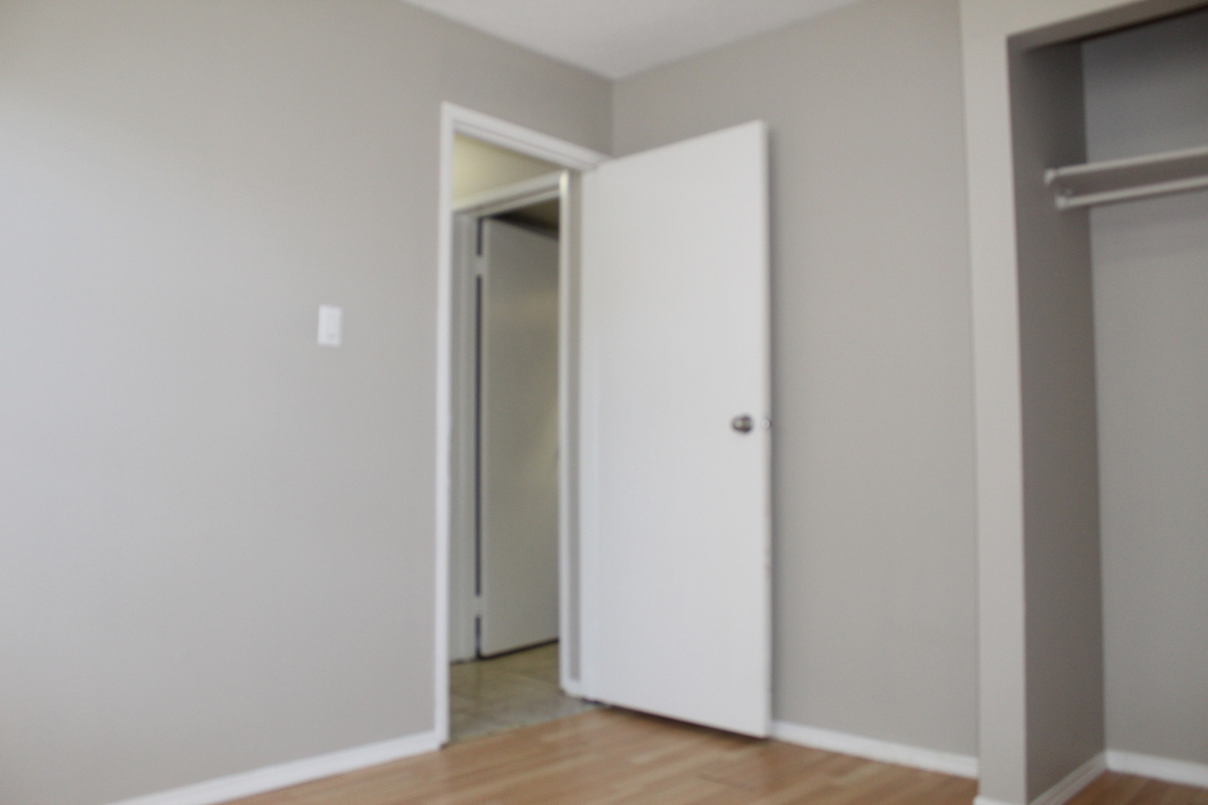Booth Apartments - Photo 4