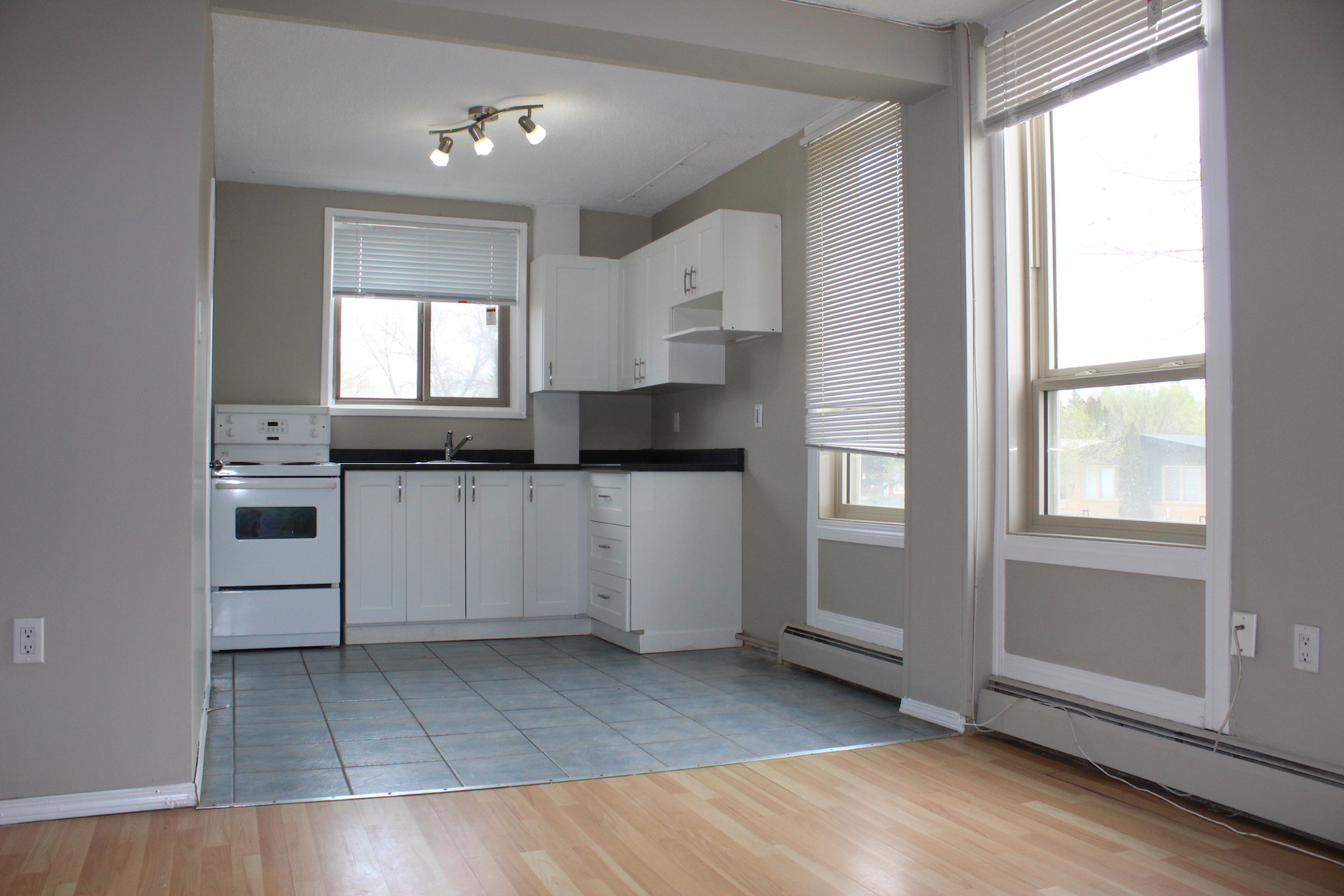 Laurentian Apartments - Photo 2
