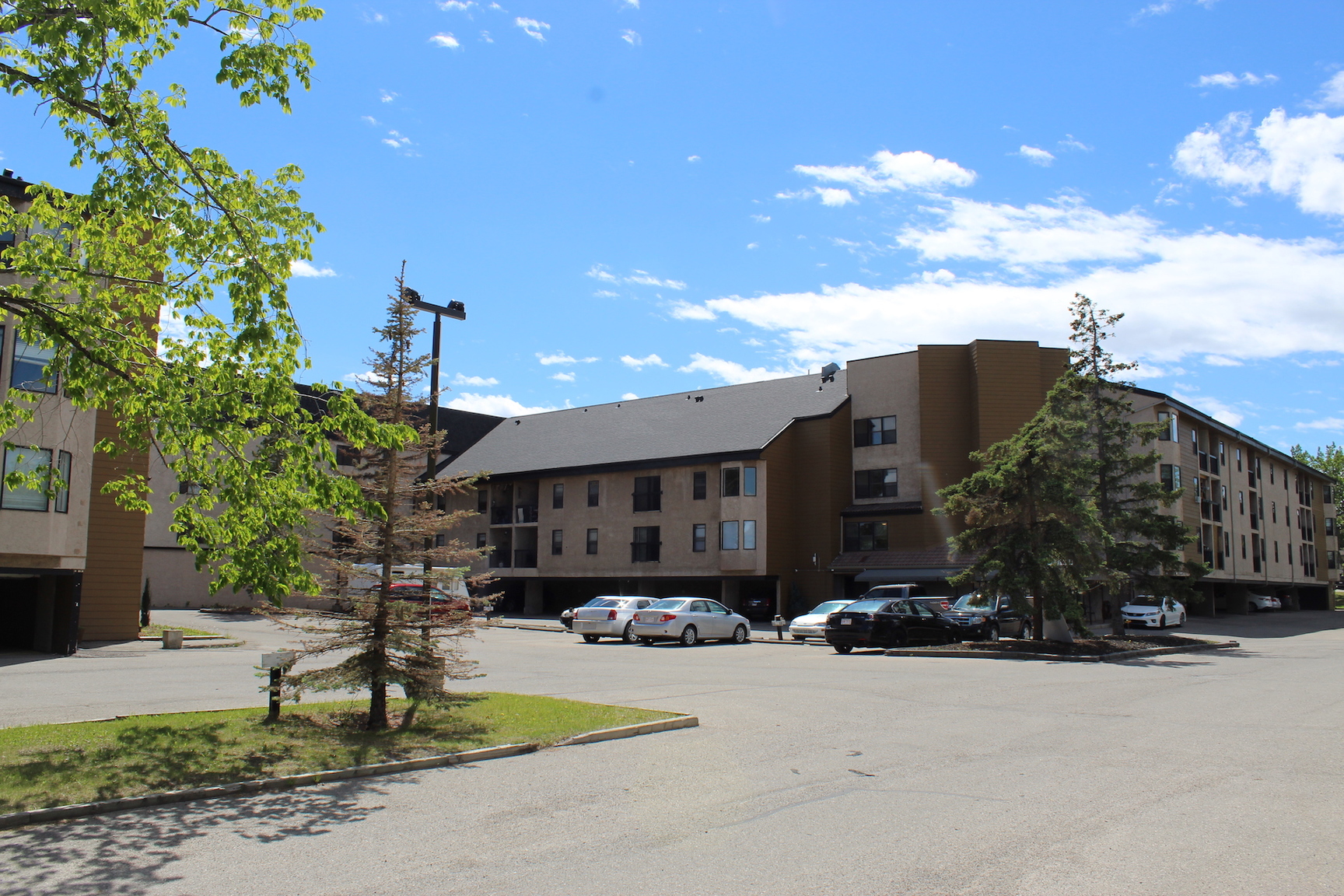 Cedarbrae Manor - Photo 21
