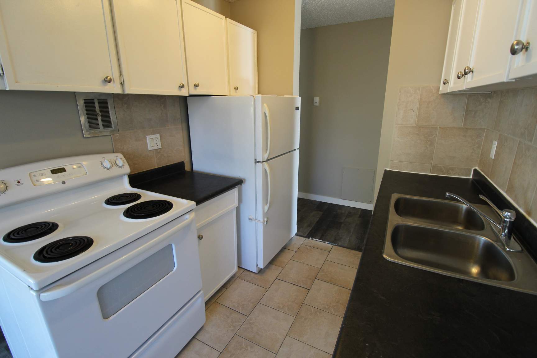 Gilford Apartments - Photo 6