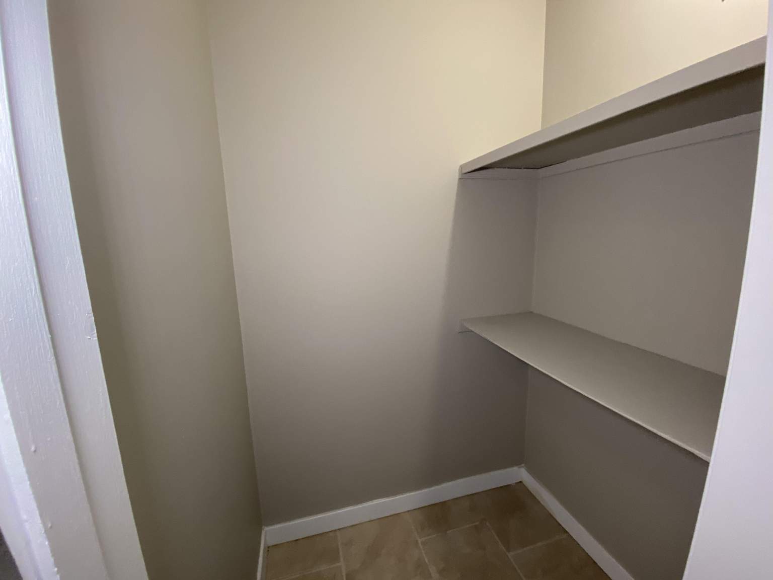 Murray Apartments - Photo 16