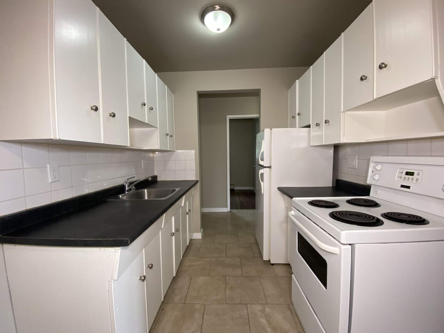 Murray Apartments - Photo 14