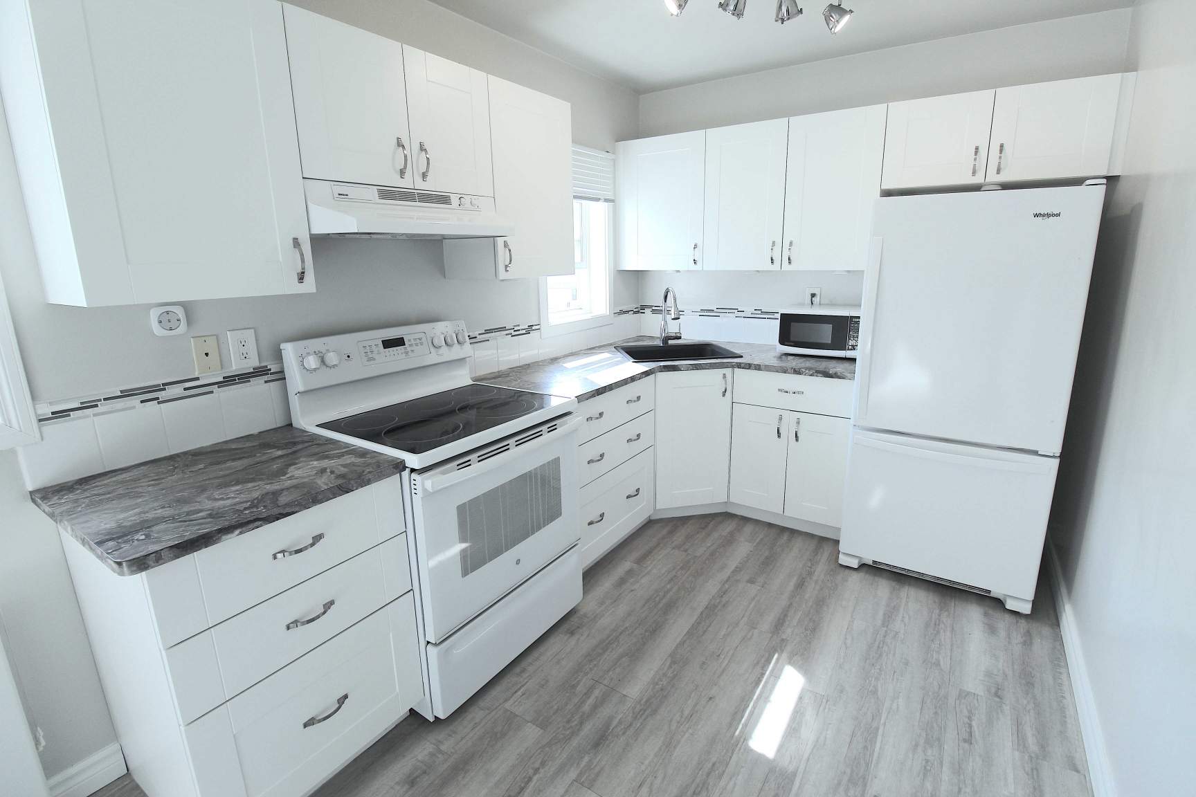 Compton Court - Photo 14