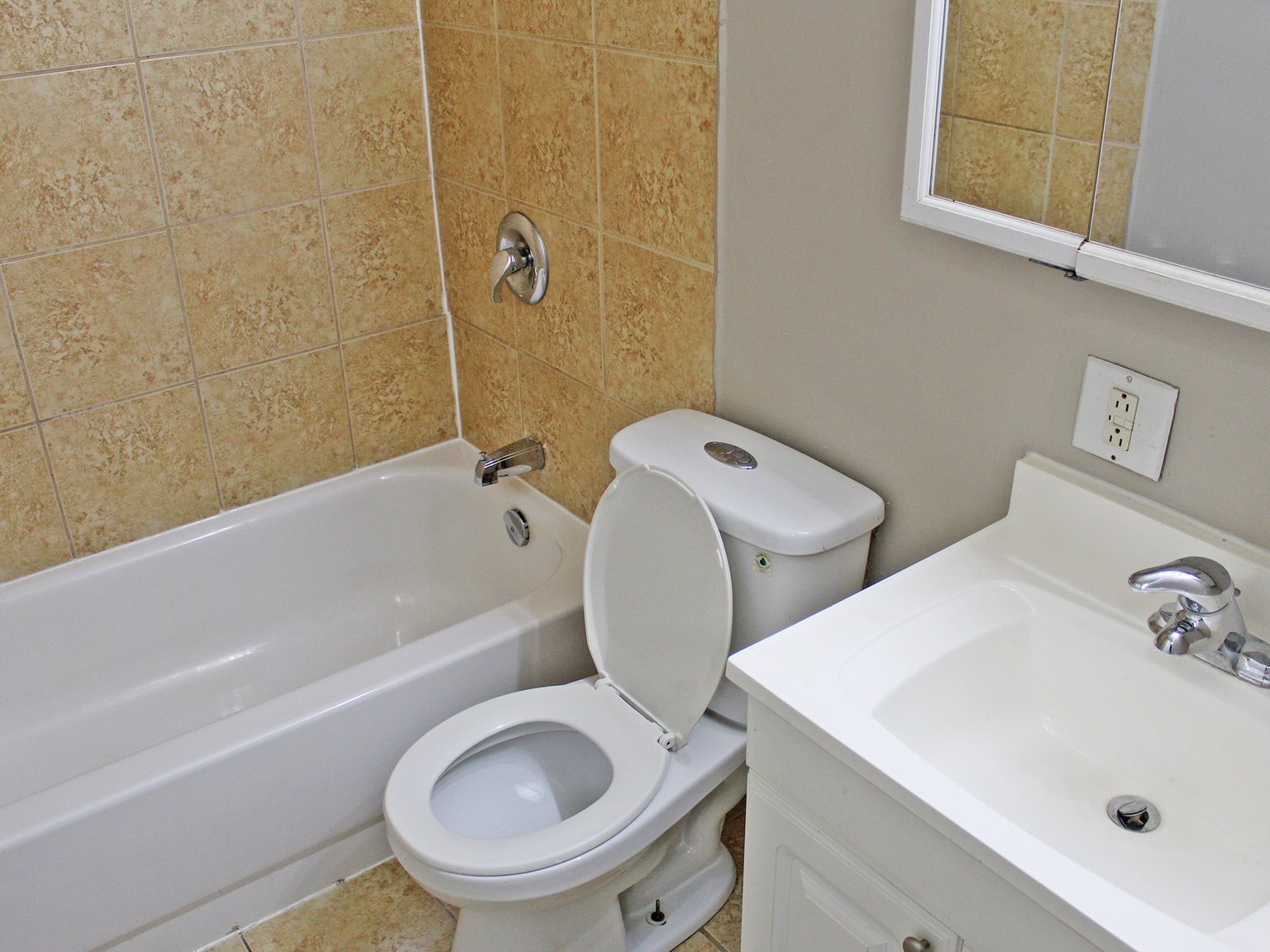 Aurora Place Apartments - Photo 6