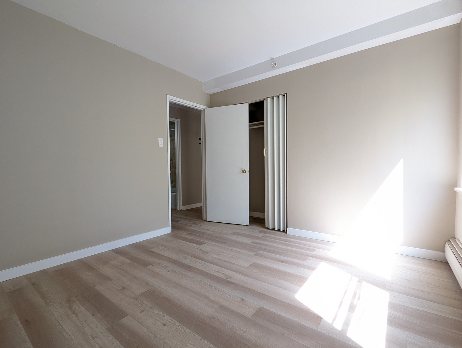 Broadview Legislature Apartments - Photo 14