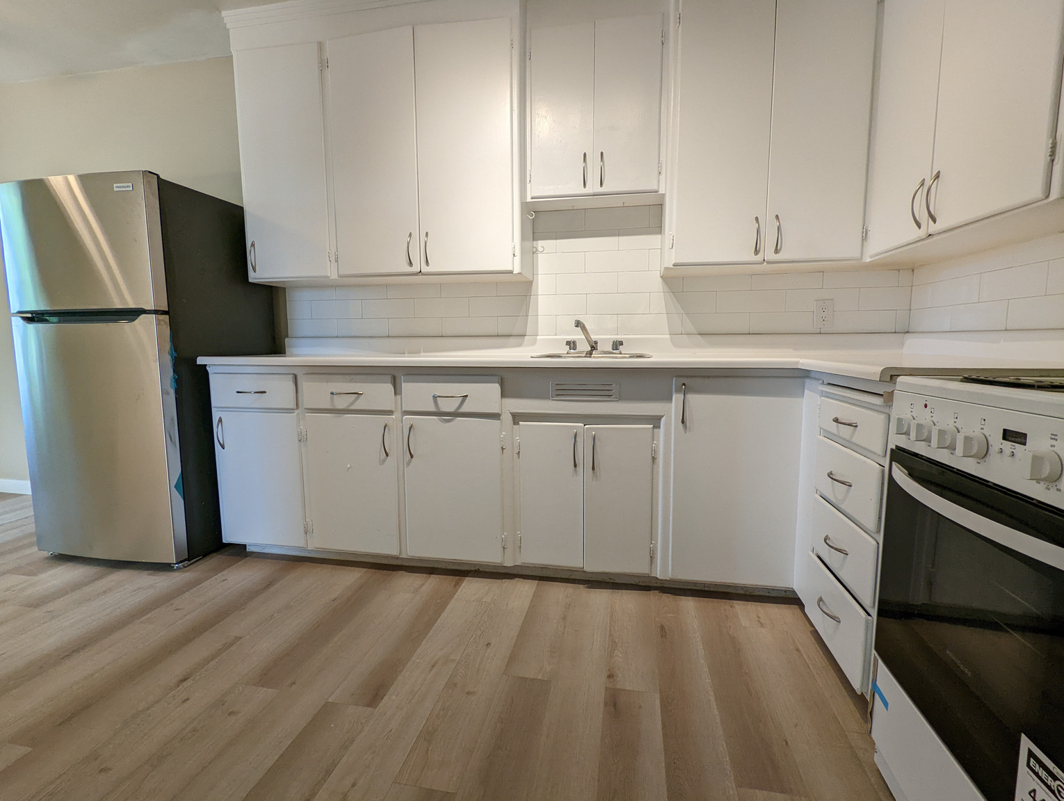 Broadview Legislature Apartments - Photo 19