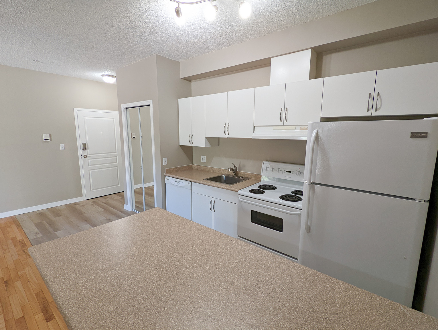 Legislative Estates Apartments - Photo 6