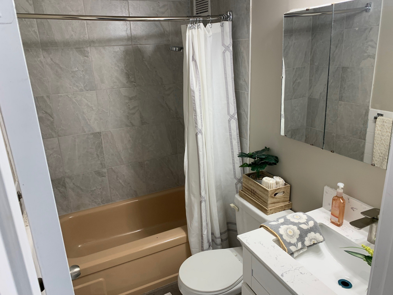 Downtown Edmonton Apartments - Photo 8