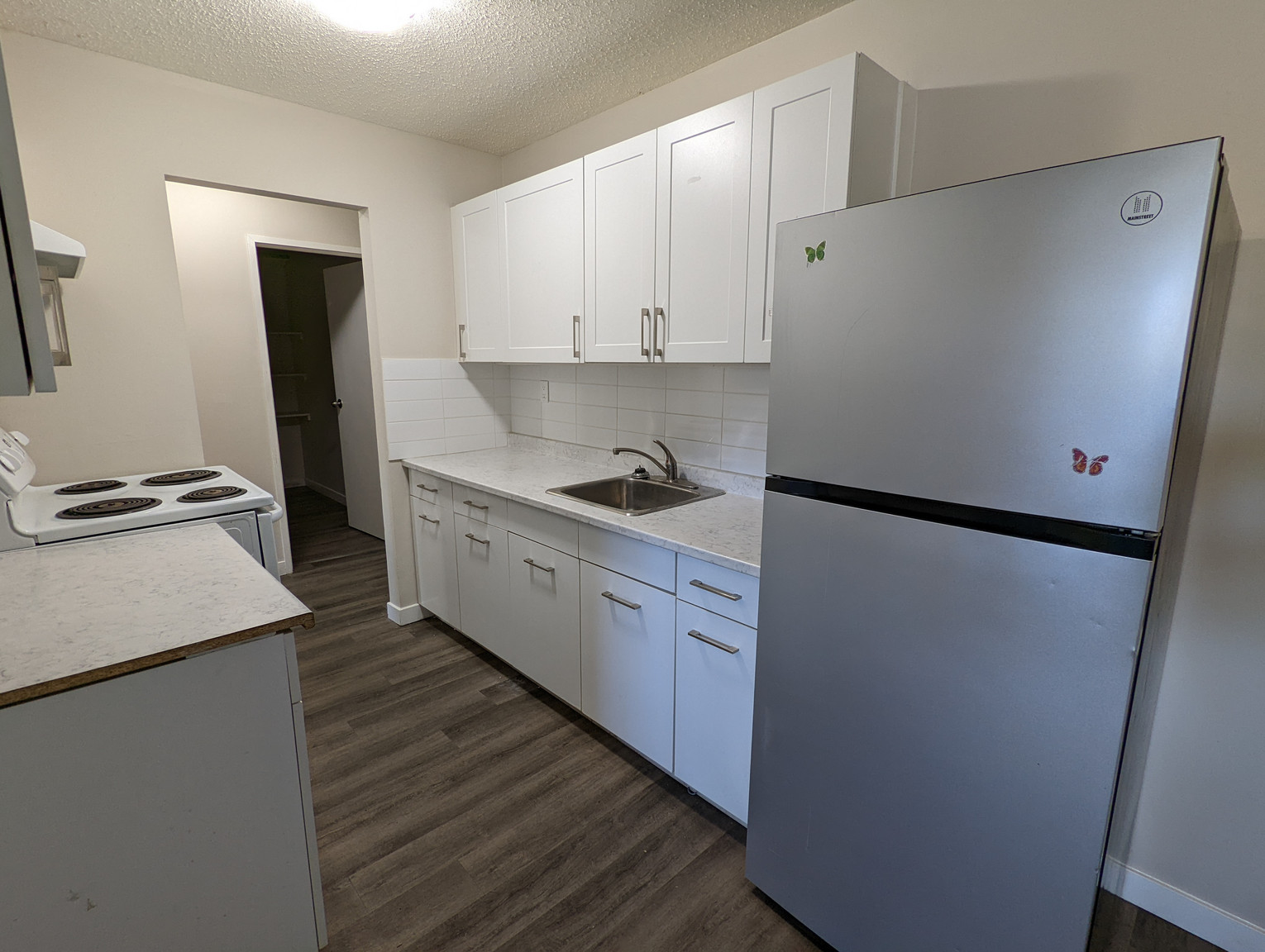 Lancelot Apartments - Photo 8