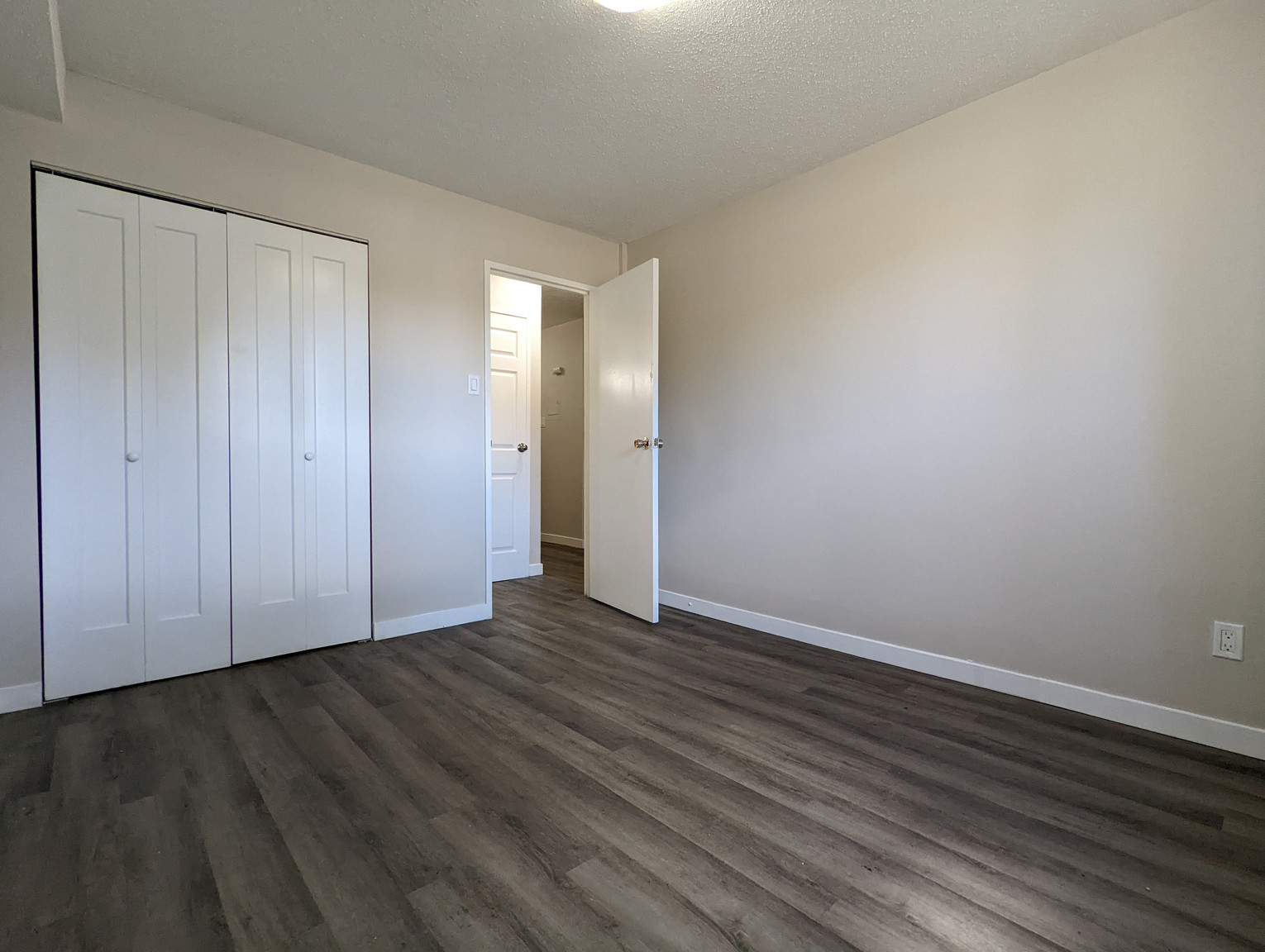 Lancelot Apartments - Photo 12