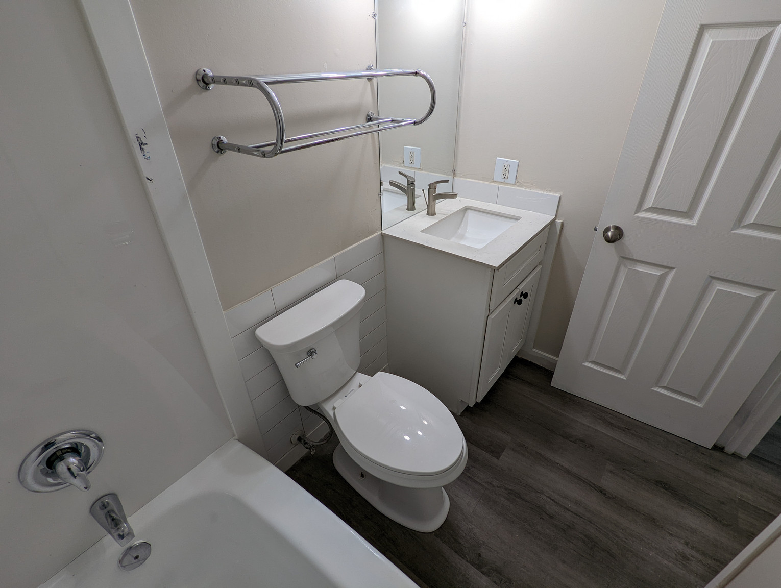 Lancelot Apartments - Photo 14