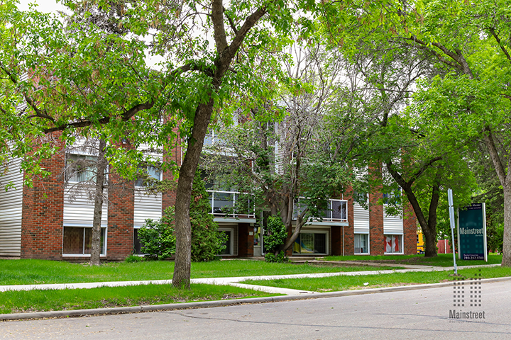 Skyview Manor - Photo 3