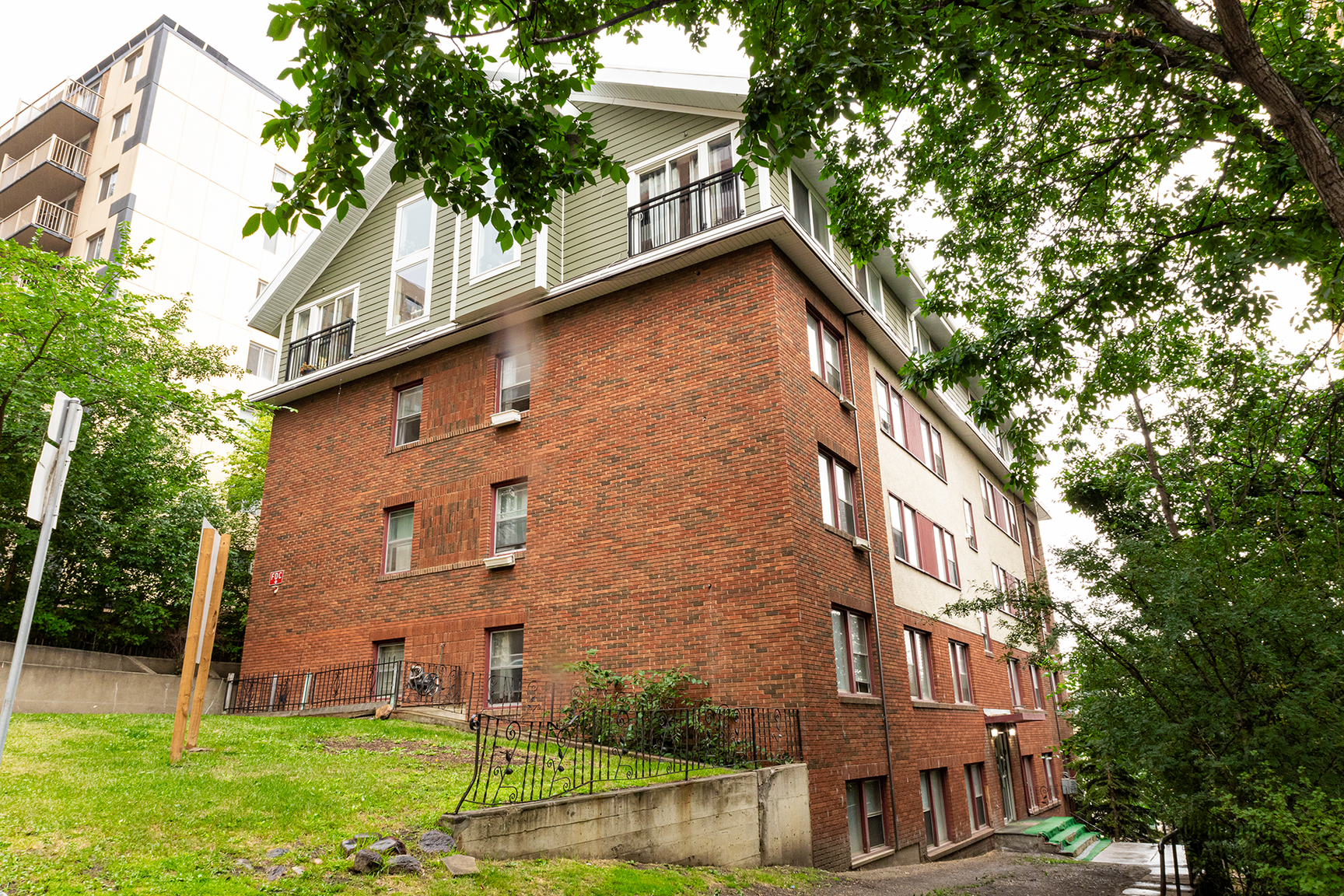 Broadview Legislature Apartments - Photo 23